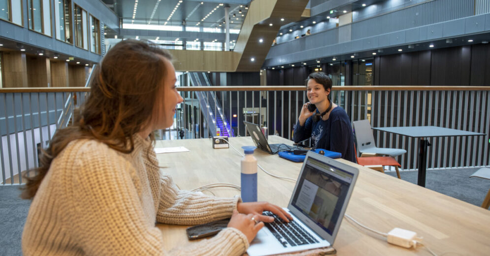 Gewijzigde algemene voorwaarden voor gratis diensten Zoom hebben geen gevolg voor het Nederlandse (en Europese) onderwijs